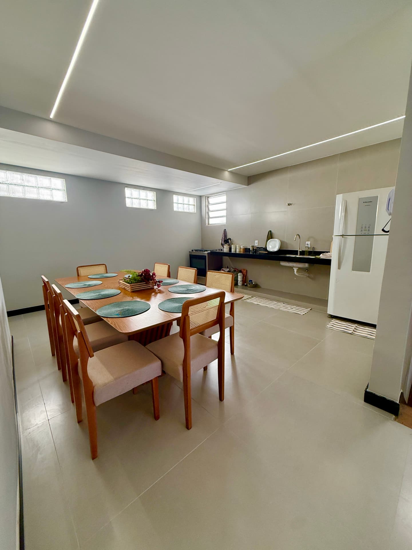 Cozinha equipada e sala de jantar da Casa 2