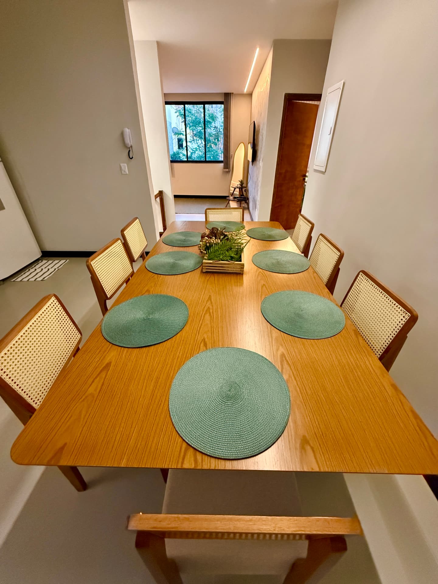 Mesa para refeições e trabalho